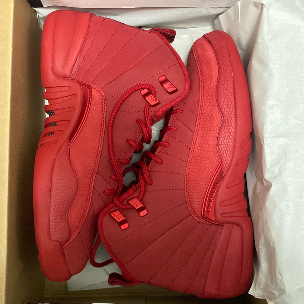 Big kids retro 12 “gym red”!!!! Never worn